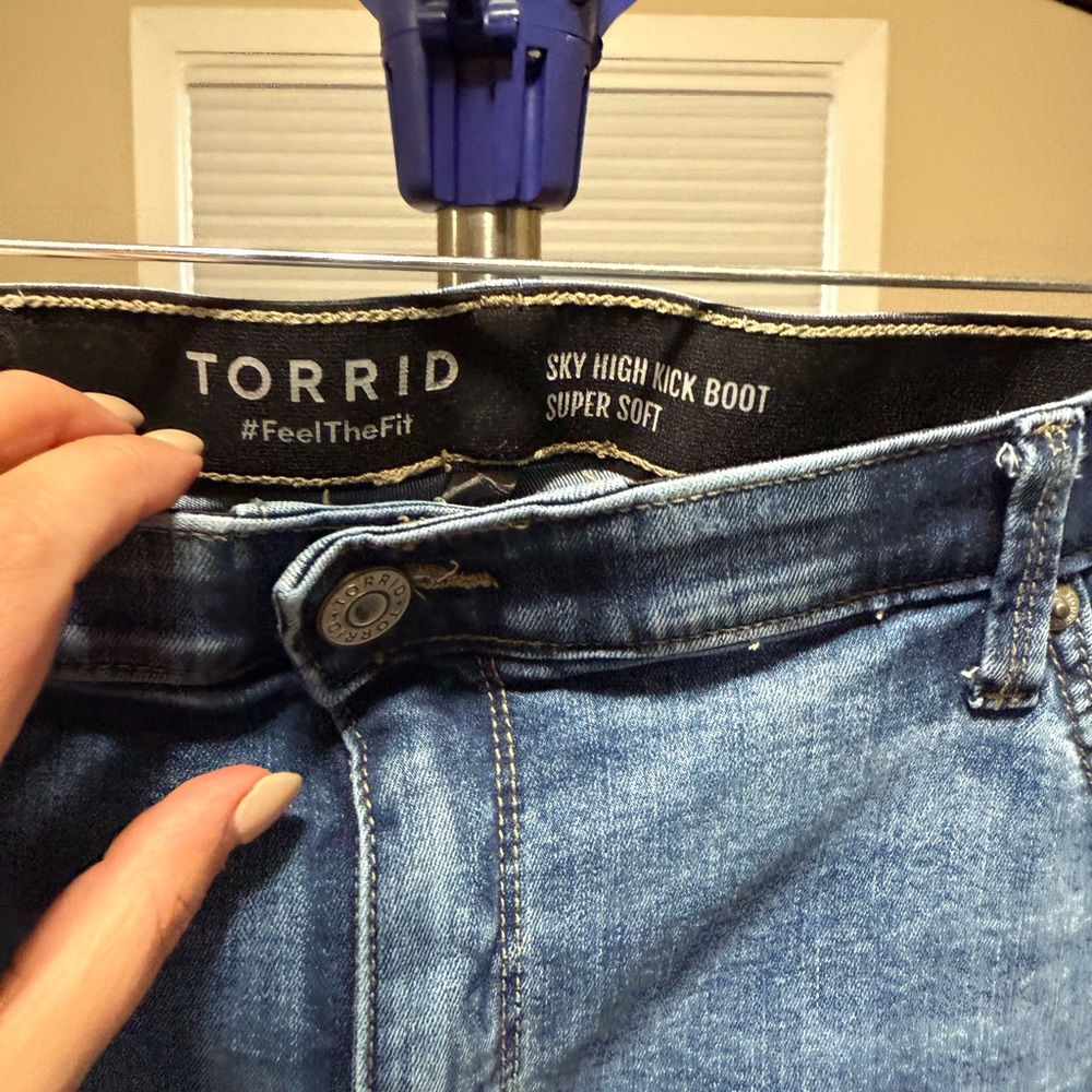 Torrid Size 26R: Blue High-Rise Sky High Kick-boot Jeans - Picture 6 of 7